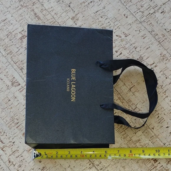Blue Lagoon Iceland Black Gift Bag - Picture 4 of 9